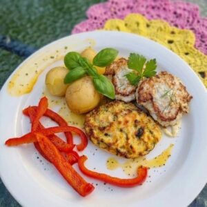 Mahlane kana-mozzarella kotlet suvikõrvitsakotleti. röstitud paprika ja apelsinikastmega